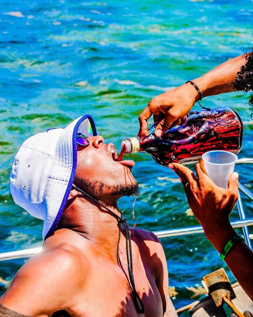 titanpartyboat_